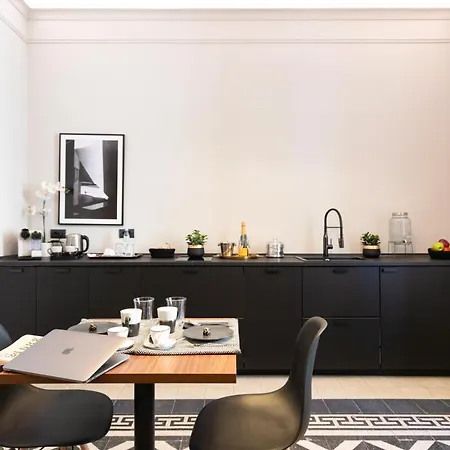 Affittacamere Foresteria Di Piazza Cavour - Luxury Suites&guest House 4*