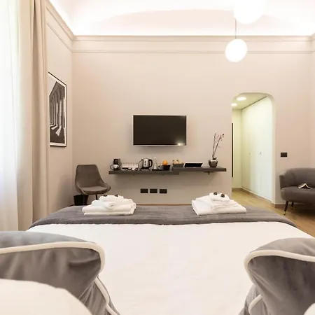 Foresteria Di Piazza Cavour - Luxury Suites&guest House Affittacamere 4*